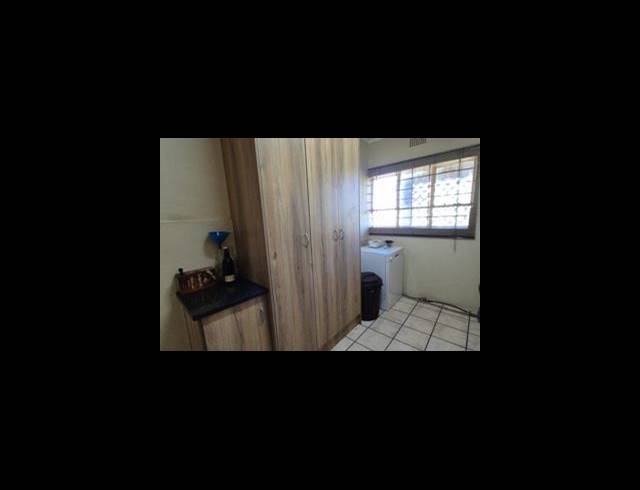 3 BEDROOM APARTMENT FOR SALE IN VANDERBIJLPARK CE 2..